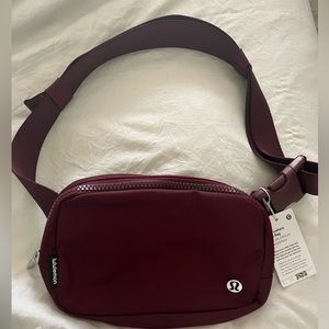 Lululemon Everywhere belt bag one size